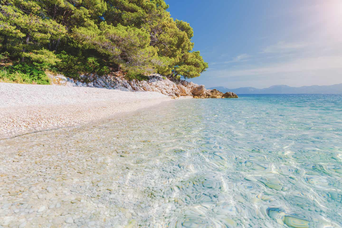 Strandurlaub Kroatien: Strand an der Makarska Riviera in Dalmatien