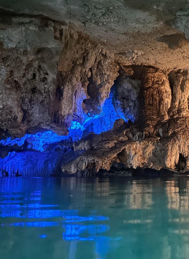 Rio Secreto Mexiko: unterirdische Tropfsteinhöhle mit Fluss