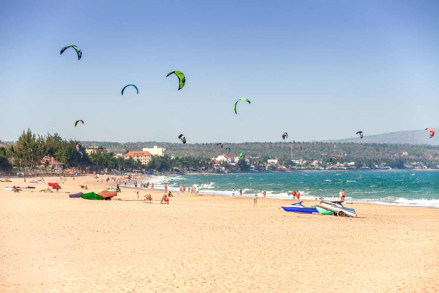Vietnam Strände: Kitesurfen am Strand von Mui Ne