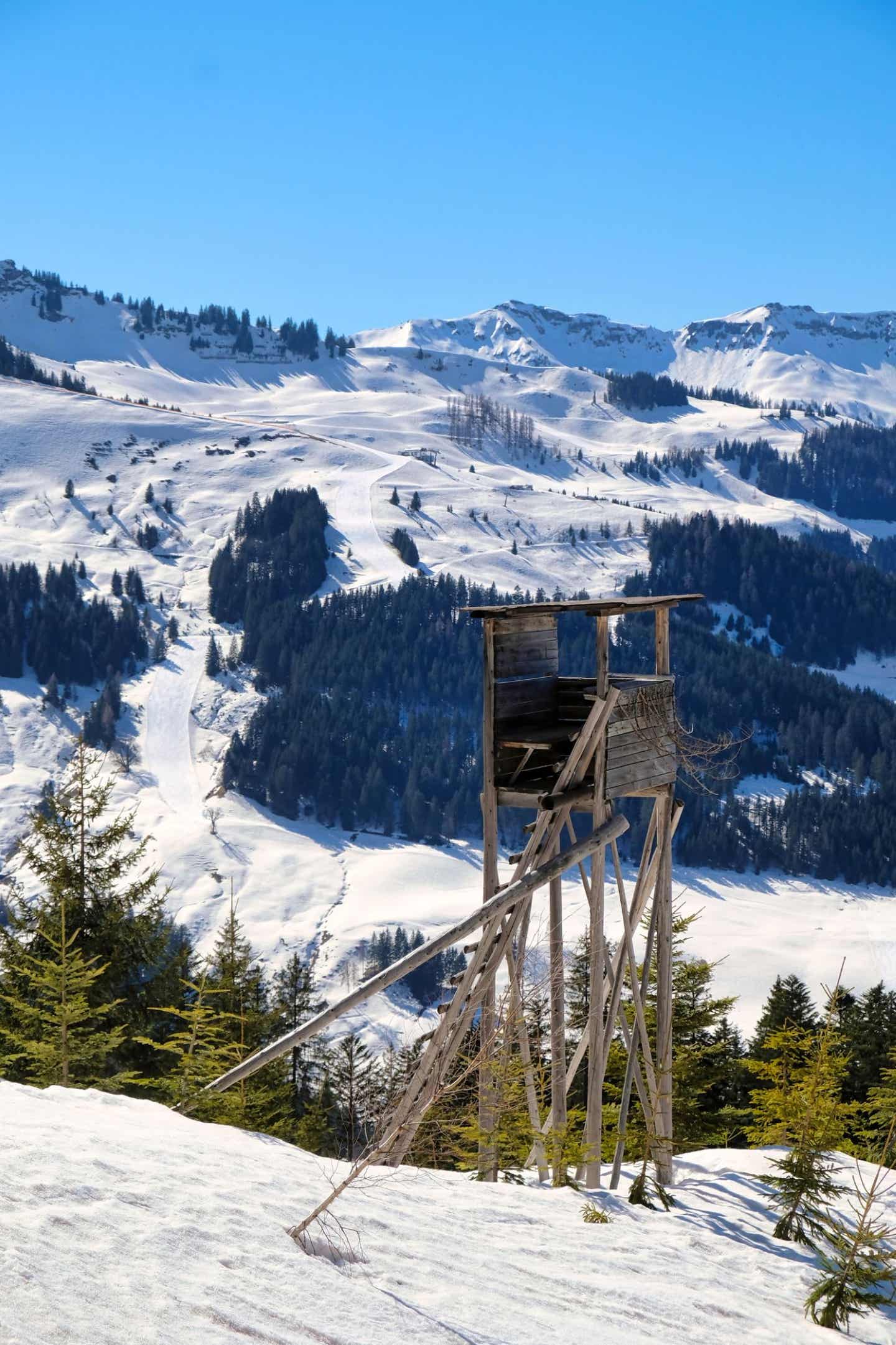 Hochstuhl im Schnee