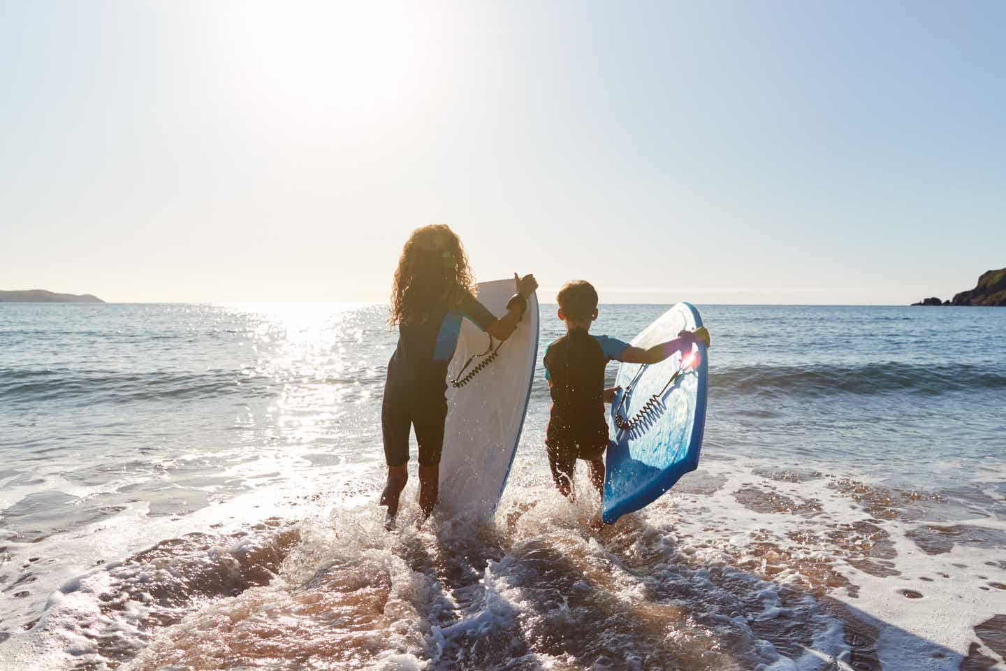 Familienurlaub Ägypten: mit den Bodyboards ins Wasser