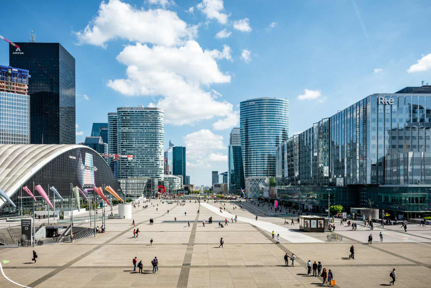 Shopping-Mall in La Defense in Paris