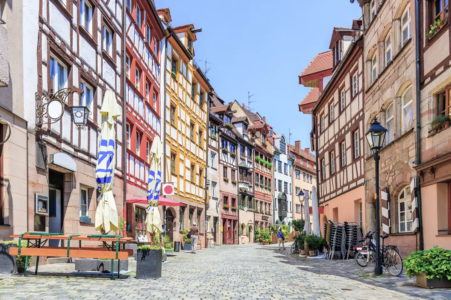 Städtereise in Nürnberg: Blick auf die Straßen der Stadt bei Sonne
