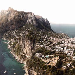 italien-kampanien-capri-luftaufnahme-g-1069499762.jpg