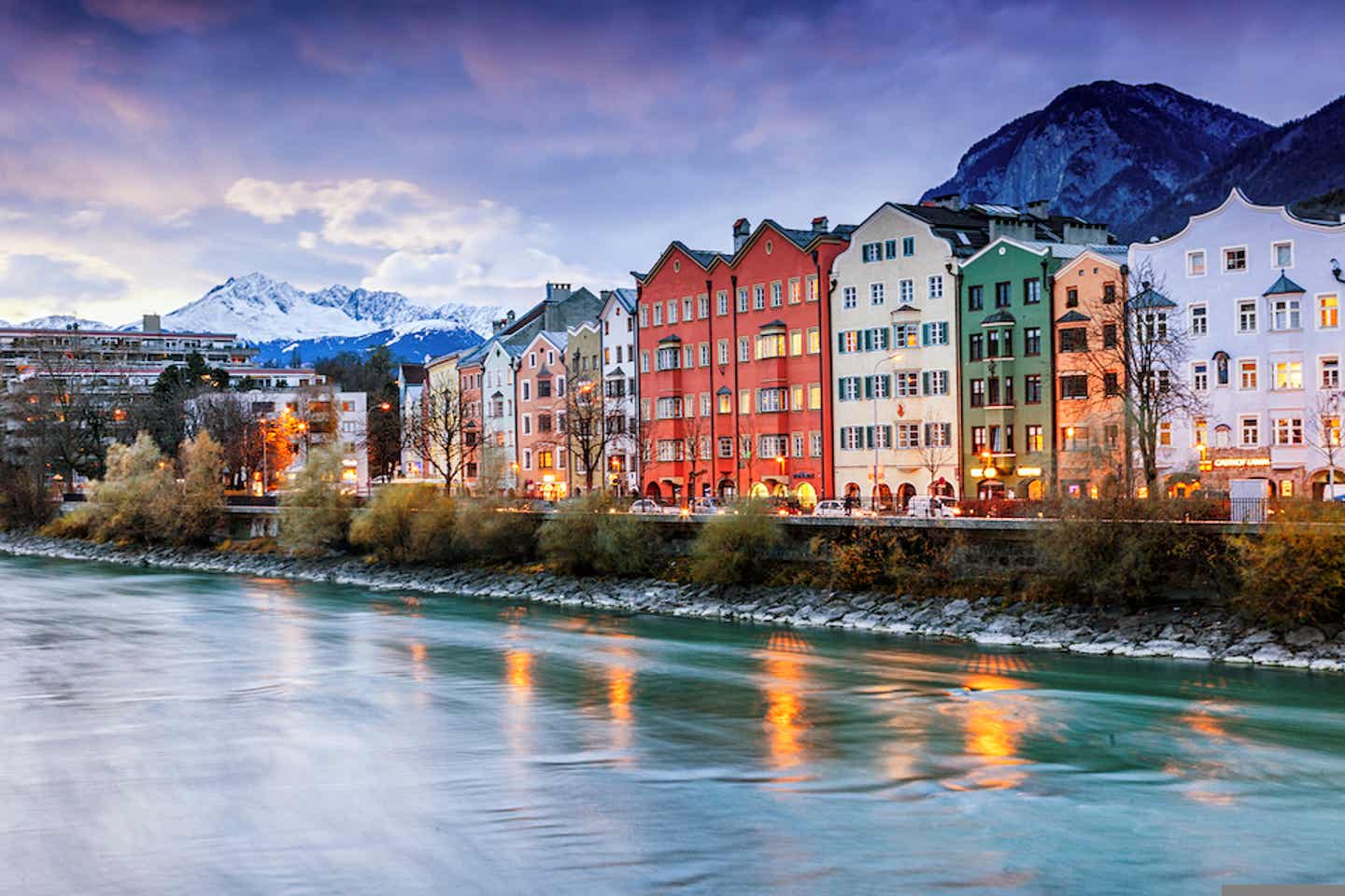 Wir schauen vom Inn aus auf Innsbruck
