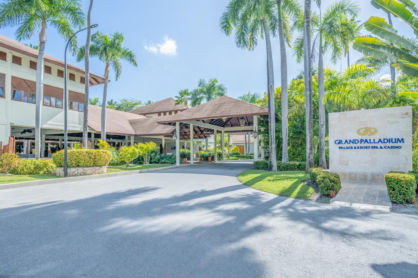 Grand Palladium Palace Resorts & Spa Einfahrt