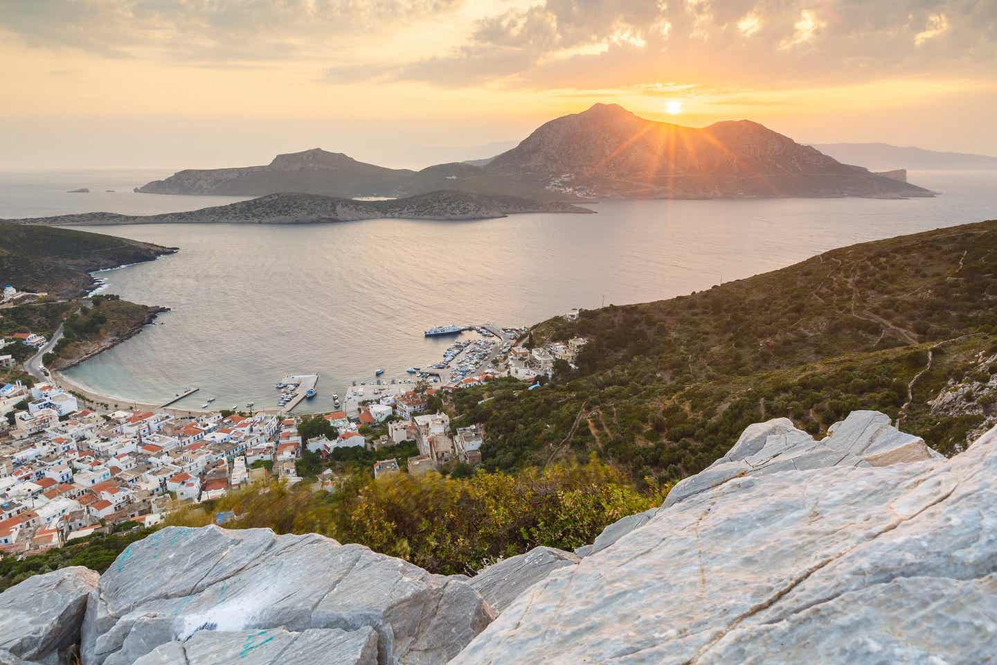 Schönste Wanderrouten auf den griechischen Inseln: Ausblick auf Agios Georgios auf Korfu