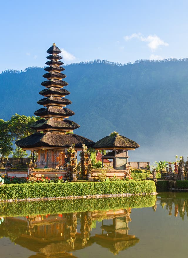 Bali Tempel Faszinierende Bali-Tempel in grüner Natur