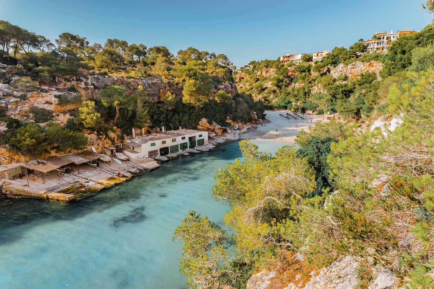 Palma de Mallorca: Bucht von Cala Pi mit Dorf