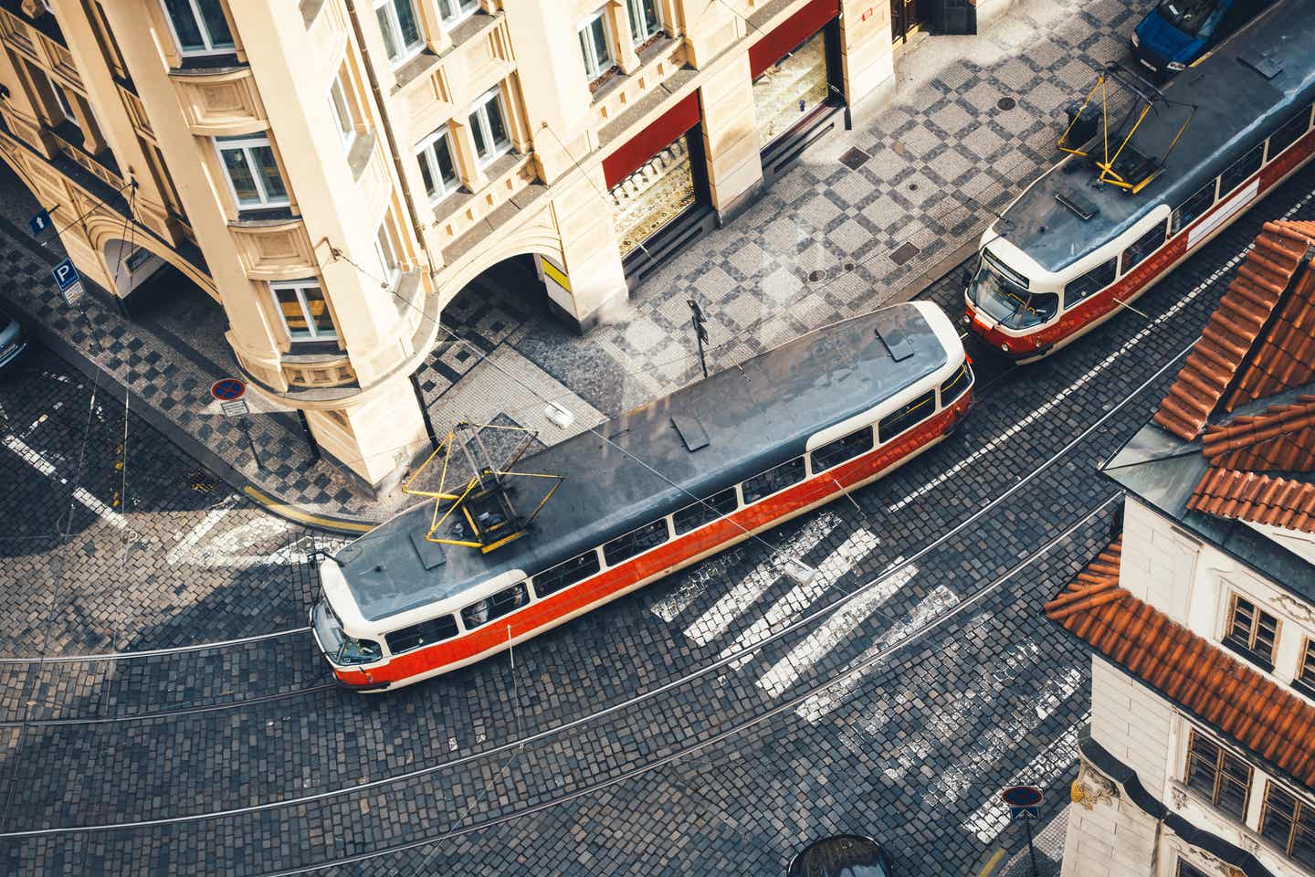 Prag Sehenswürdigkeiten: Luftaufnahme der historischen Straßenbahn