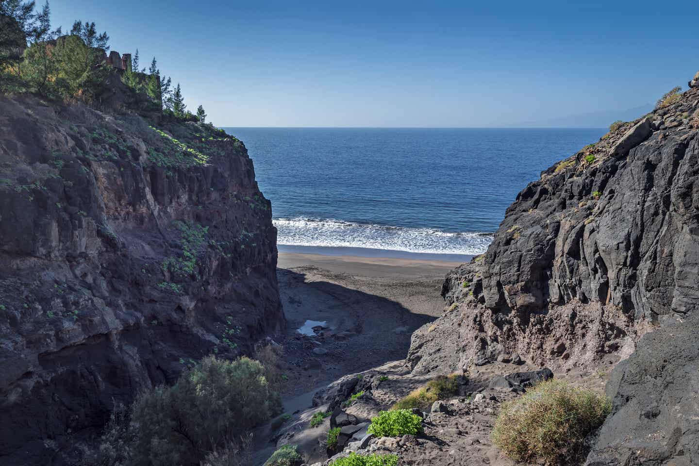 Gran Canaria Strände: Barranco de Guigui Grande Schlucht, Playa de Güigüi