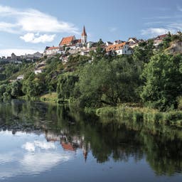 tschechien-fluss-maehren-mit-altstadt-von-znojmo-g-1647977391_bearbeitet.jpg
