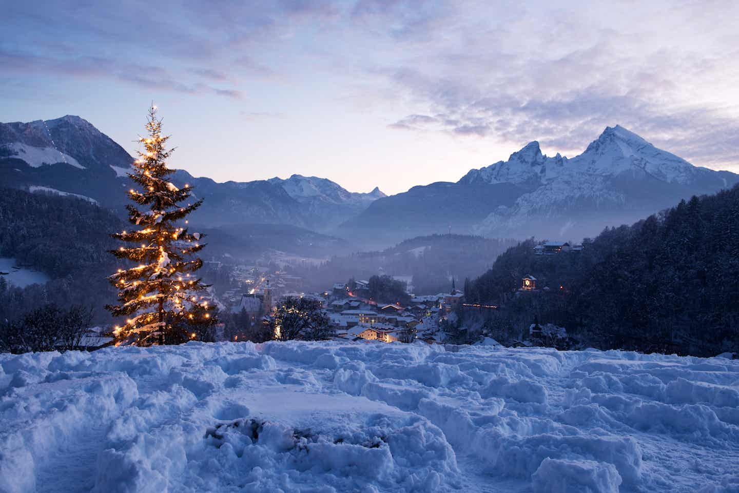 Verschneites Winterdorf in Berchtesgarden