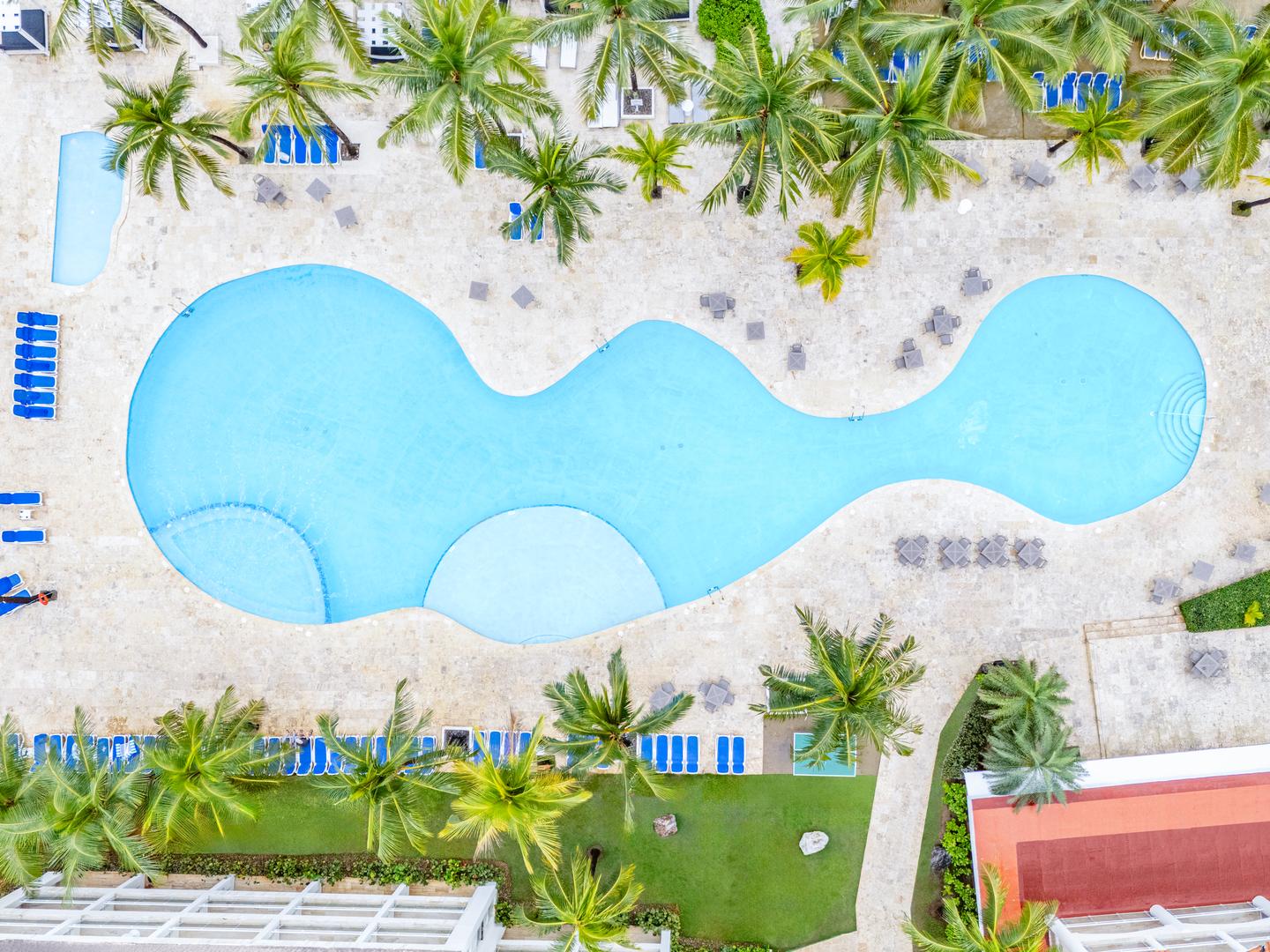 Topshot Drohne Pool