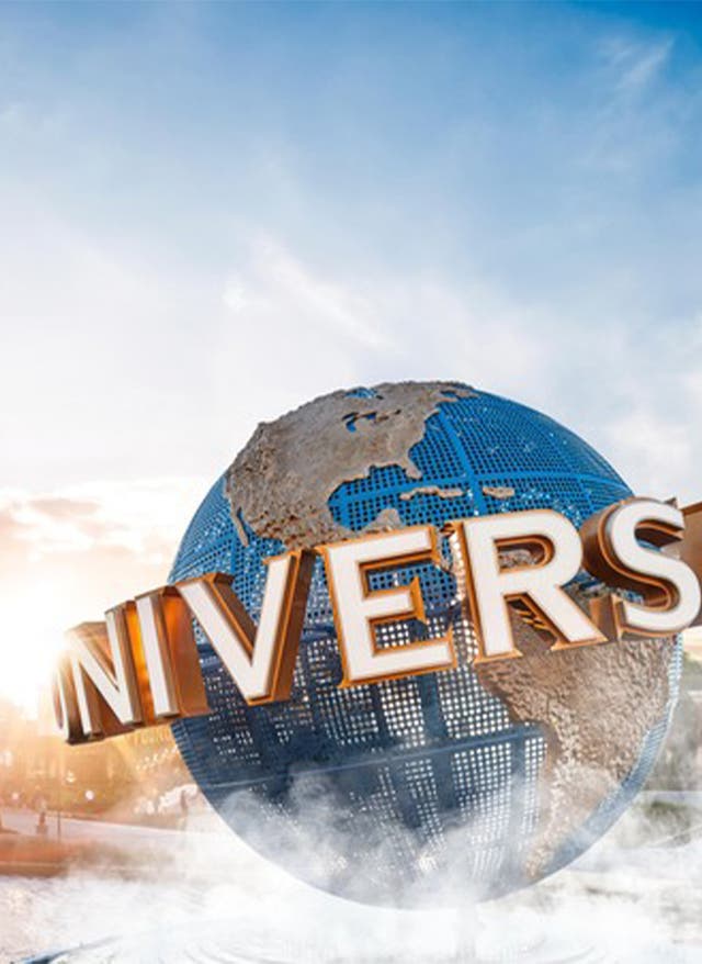 Universal Orlando Resort Universal Orlando Resort mit großem See, Attraktionen und Achterbahnen im Hintergrund