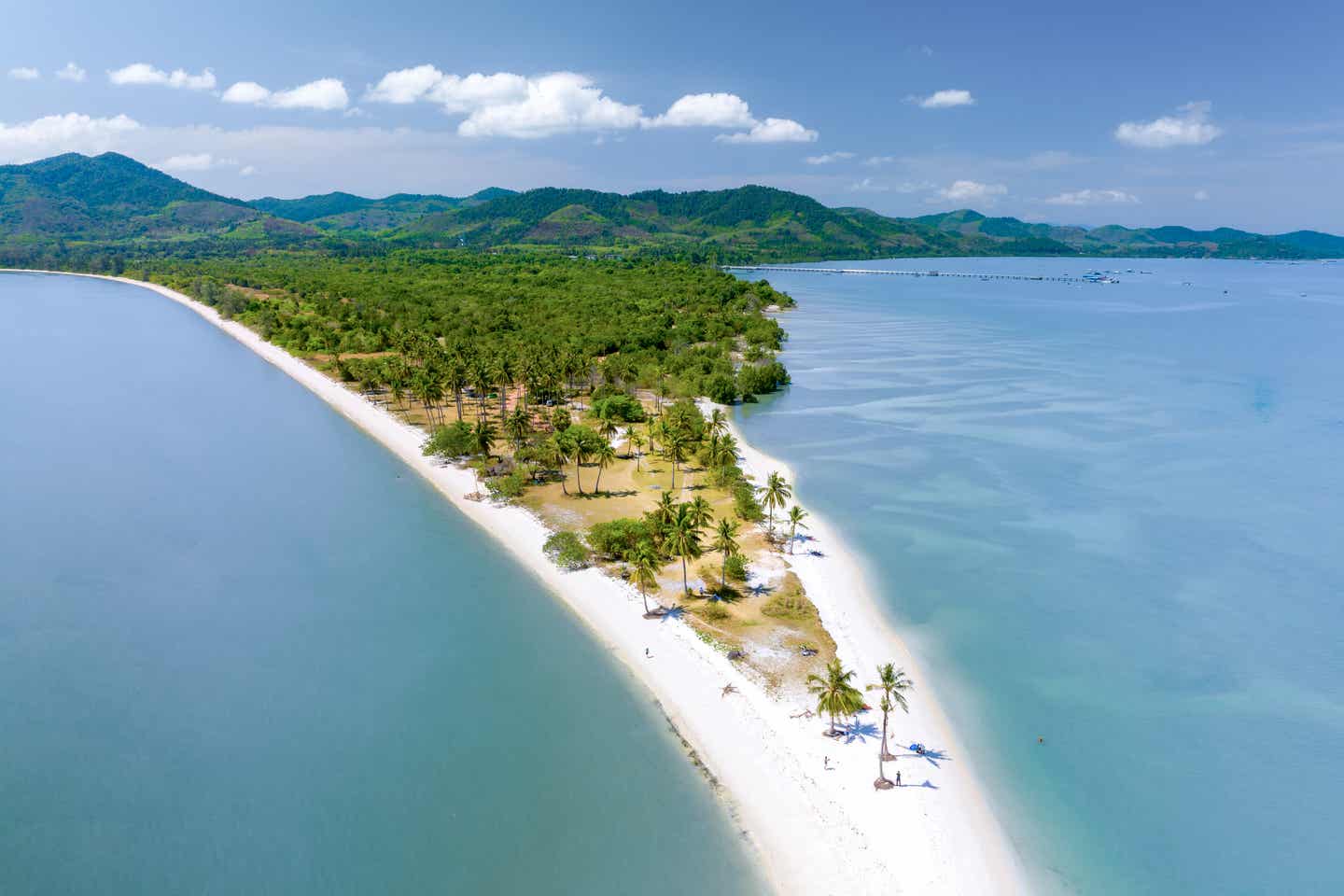 Schönste Strände Thailands: Luftaufnahme eines schönen Sandstrands auf Ko Yao Yai