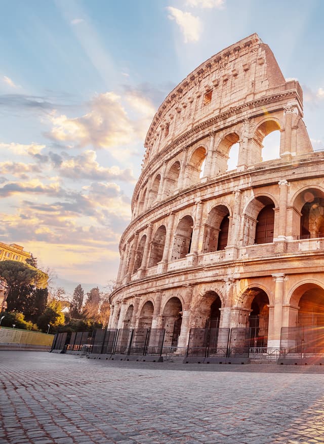 Mehr Infos hier Kolosseum in Rom bei Sonnenuntergang