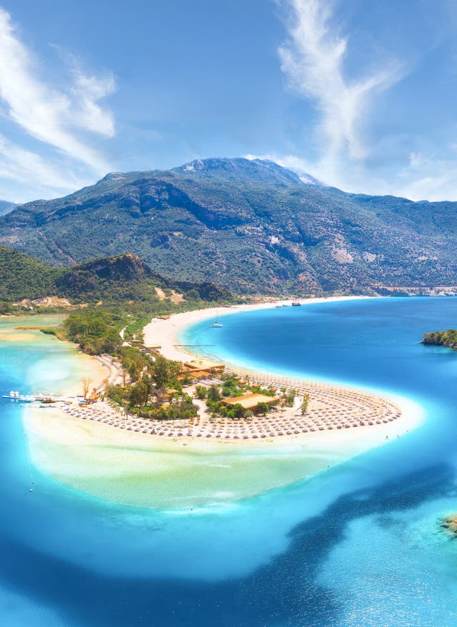 Angebote Türkei Türkei Urlaub: Oludeniz Strand Blick von oben aufs Meer mit Sandbank