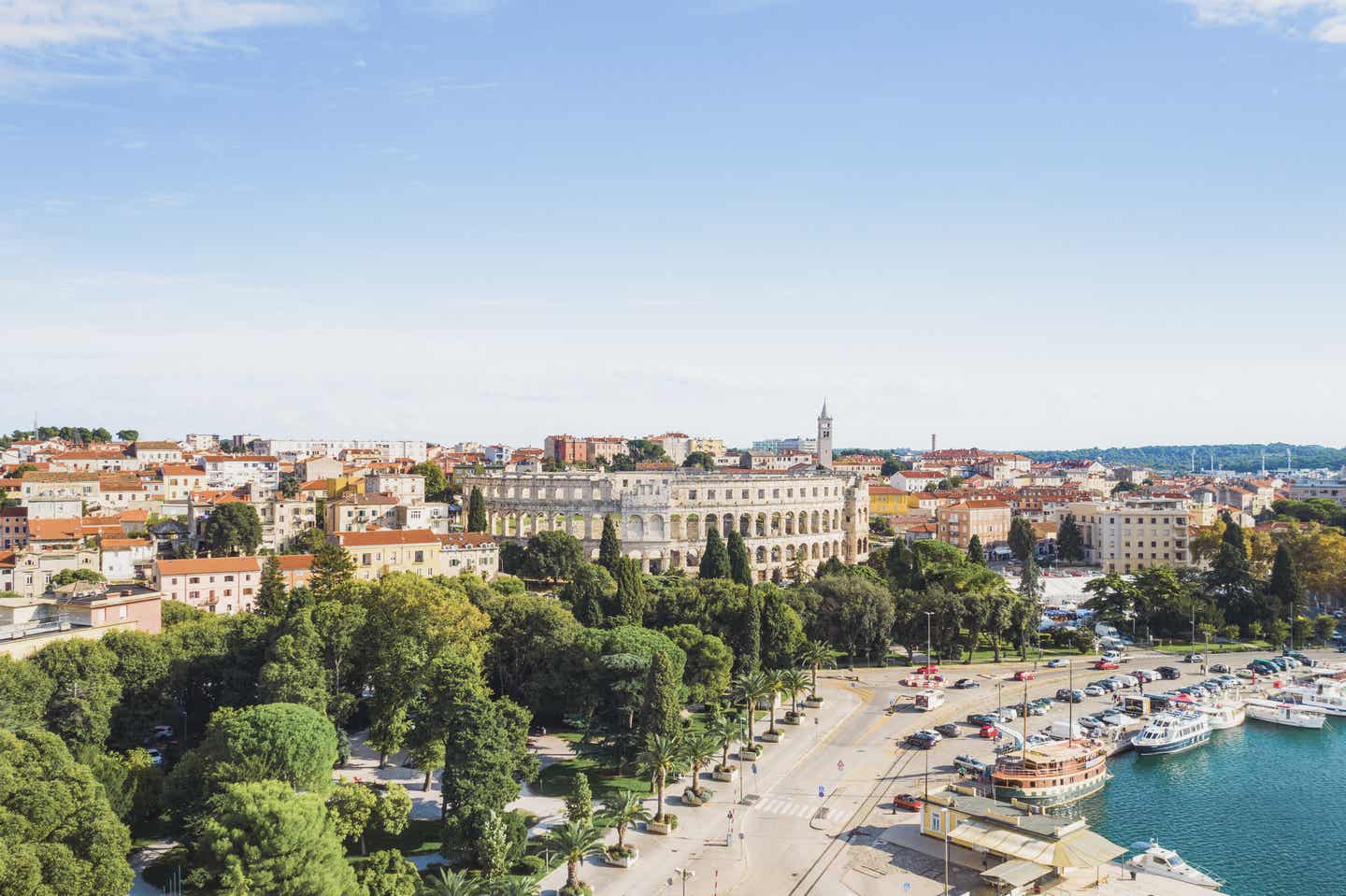 Istrien Urlaub – Amphitheater von Pula und Altstadt