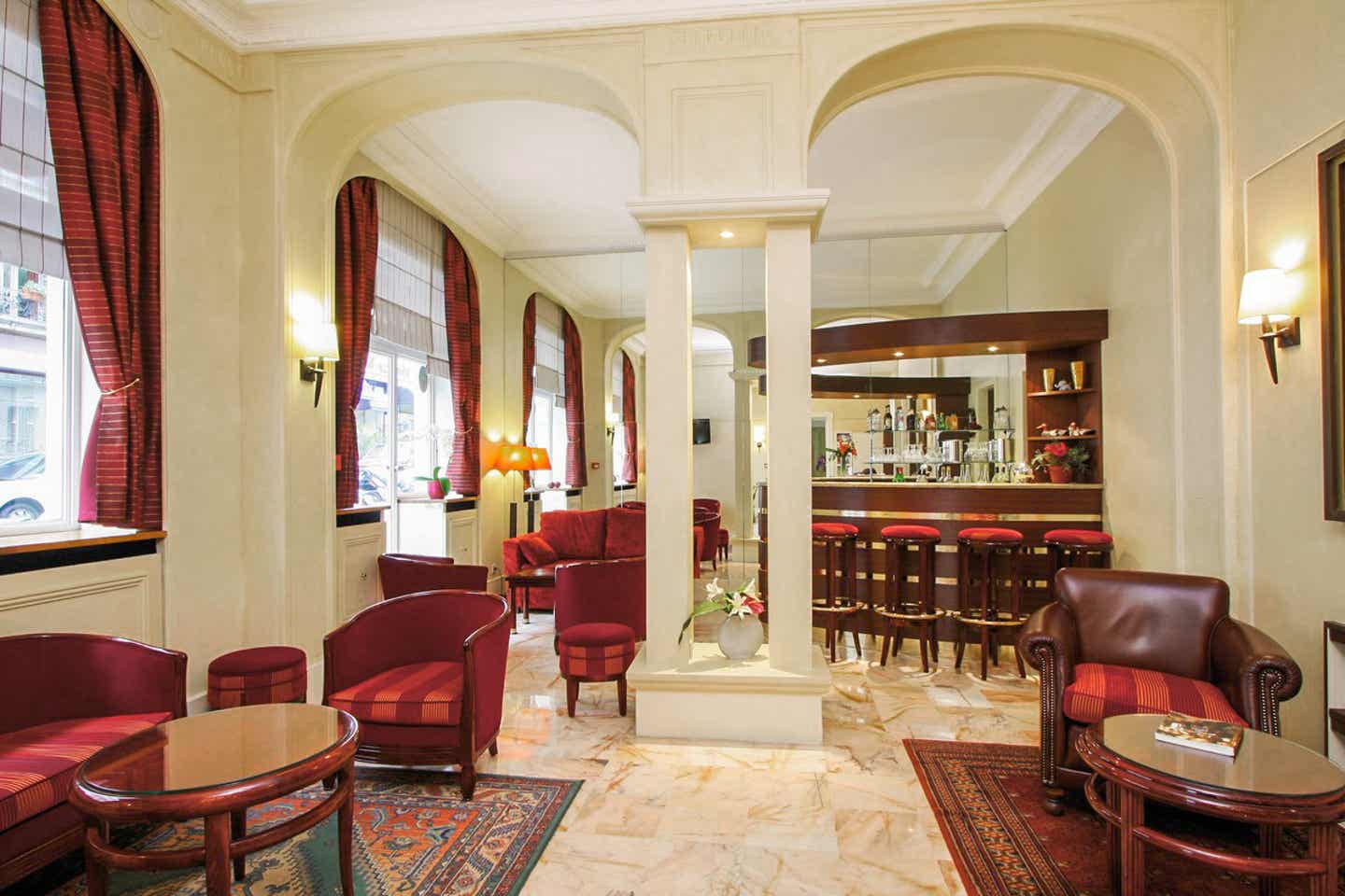 Schönste Hotels Paris: Charmante Lobby im Hotel Relais du Pré Blick in die Lobby eines der schönsten Hotels Paris: Hotel Relais du Pré