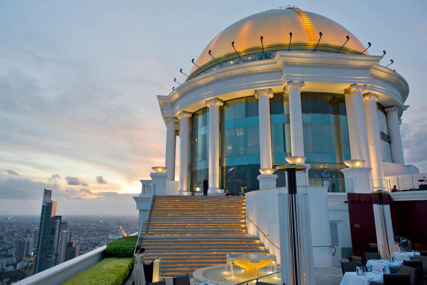 Lebua Sky Bar neben der goldenen Kuppel