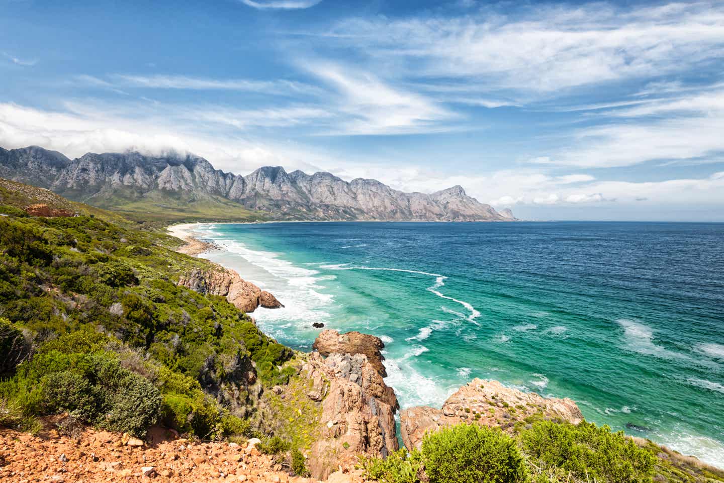 Nature’s Valley Beach an der Garden Route – weiter Südafrika-Strand mit Lagune, Bergen und Regenwald