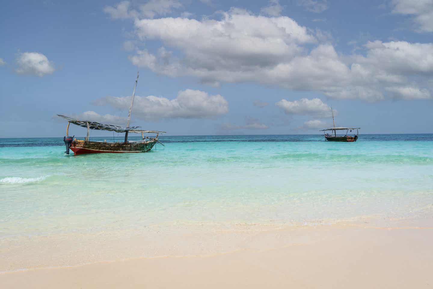 Sansibars Strände: Dhow Boote im Indischen Ozean