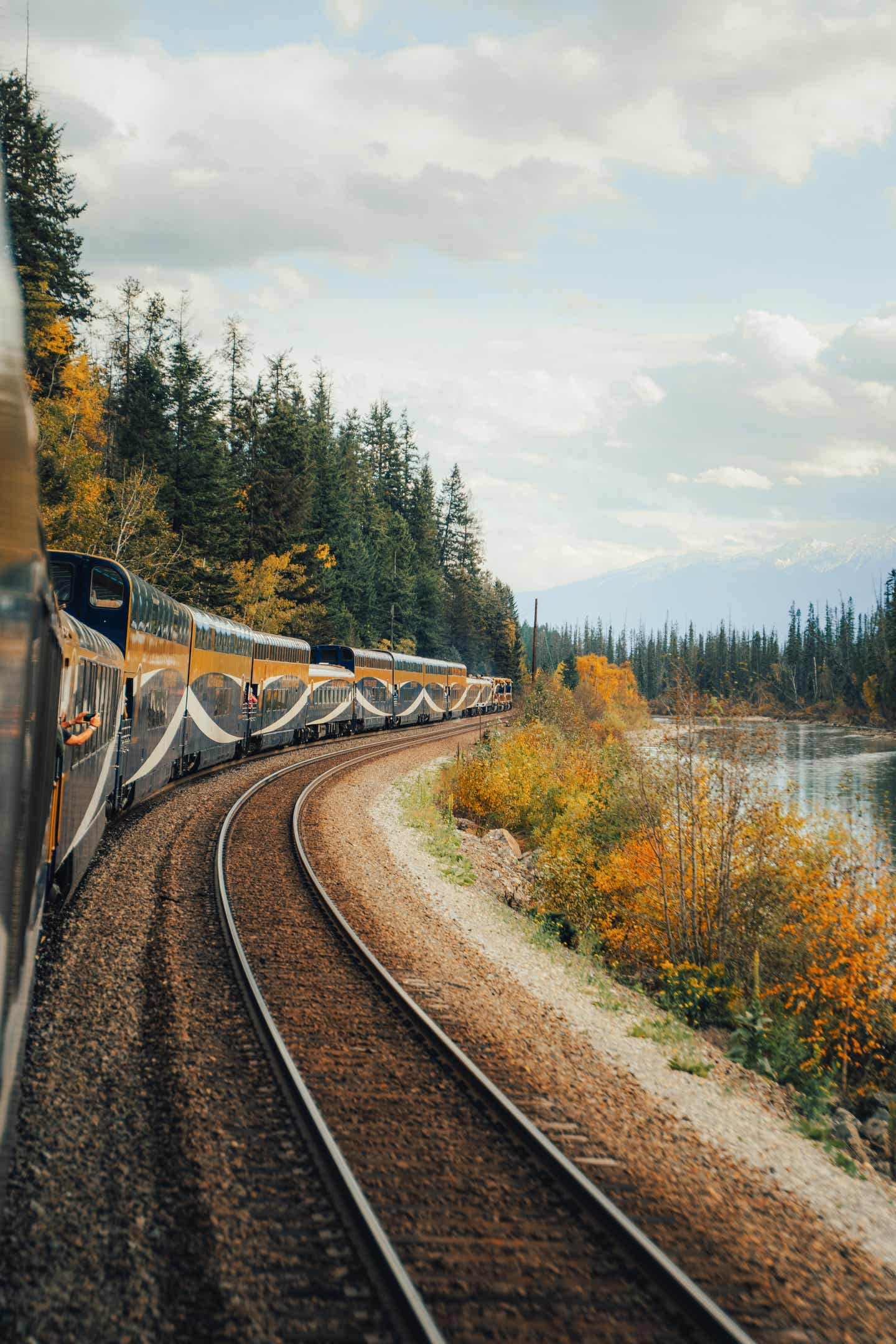 Rocky Mountaineer