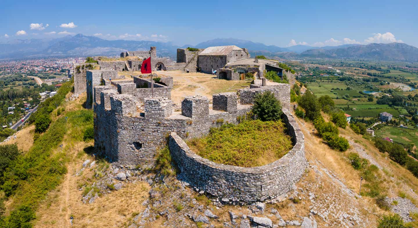 Albaniens schöne Orte: Ruinen einer Burg