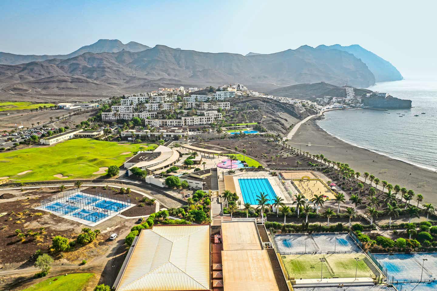 Blick über das Playitas Hotel