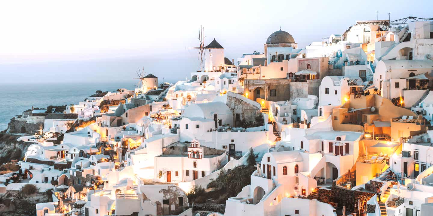 Blik auf Oia bei Sonnenuntergang