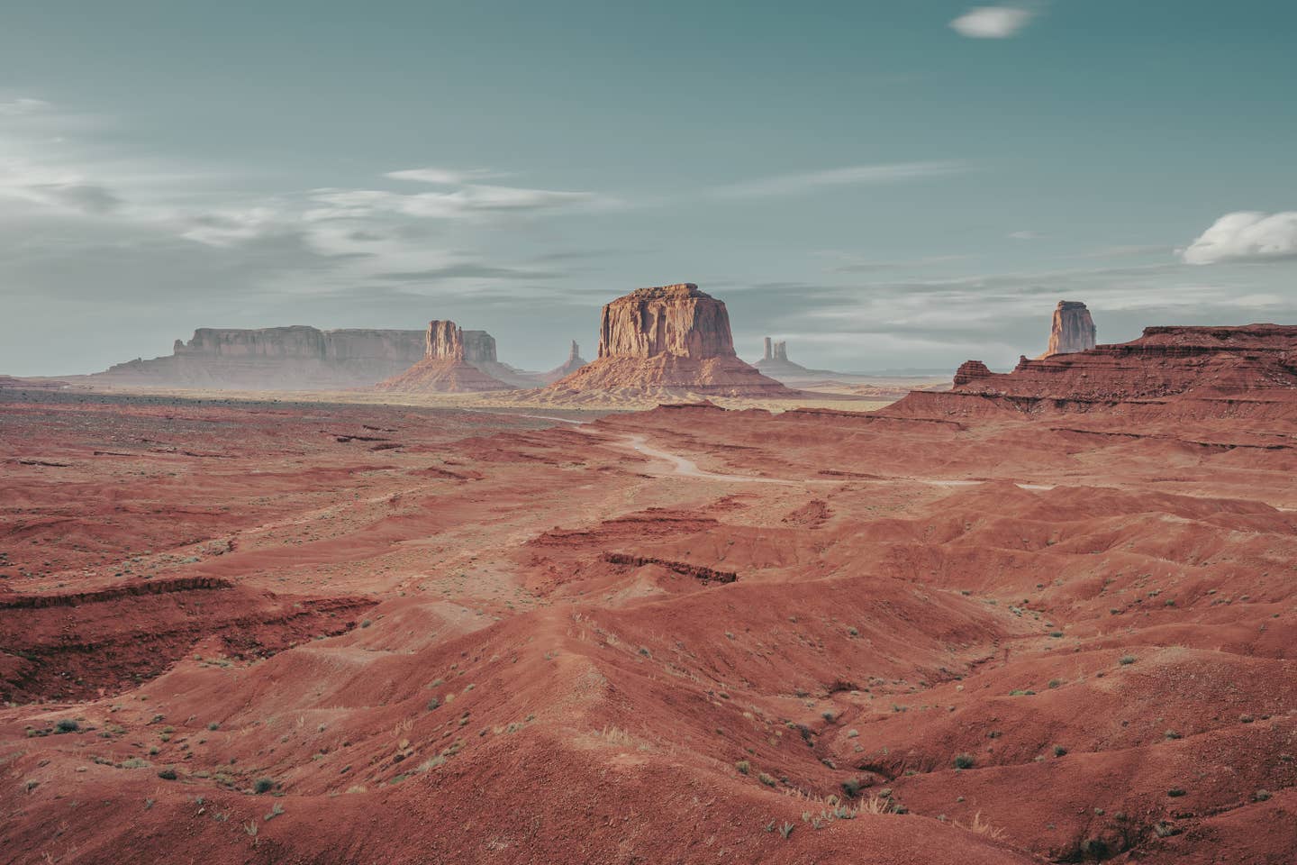 Arizona Urlaub mit DERTOUR. Panoramaaufnahme des Monument Valley in Arizona