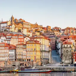 portugal-porto-ribeira-altstadt-douro-ufer-haeuser-unesco-g-crop-485674546.jpeg