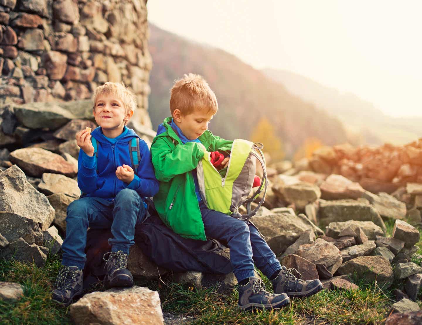 Wandern mit Kindern: Das gehört in den Kinderrucksack