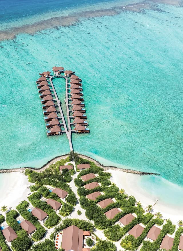 Jetzt entdecken Blick auf Hotelanlage Atmosphere Resorts & Hotels Malediven