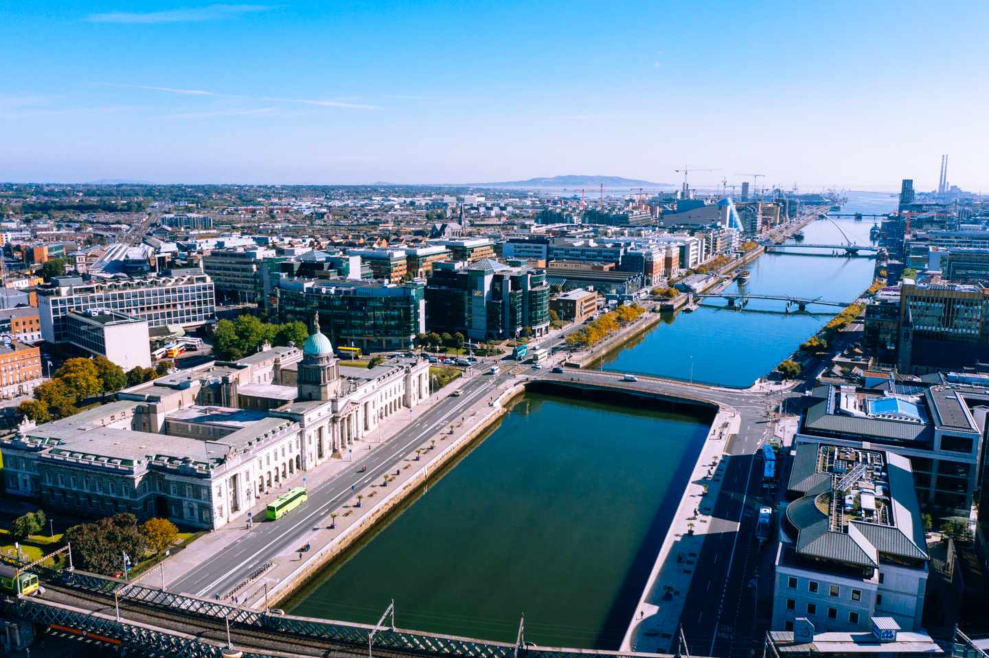 Hotel Dublin Zentrum: Luftaufnahme mit with Liffey Fluss und O'Connell Brücke
