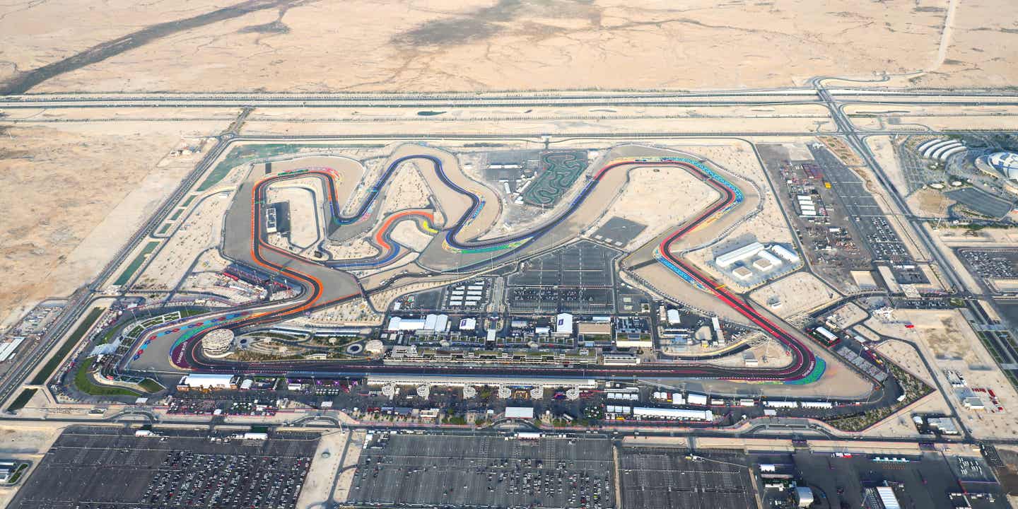 Rennstrecke von oben in Qatar