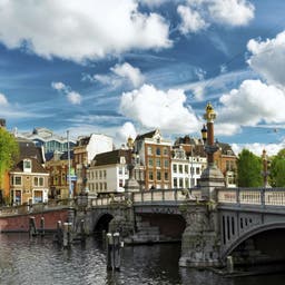 amsterdam-gracht-t-460329103.jpg
