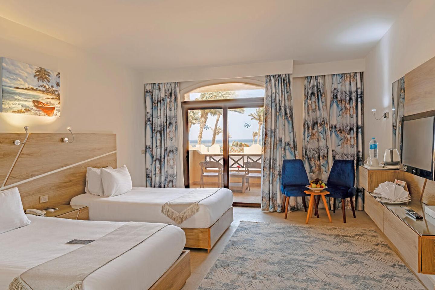 Wohnbeispiel Doppelzimmer Deluxe Poolblick