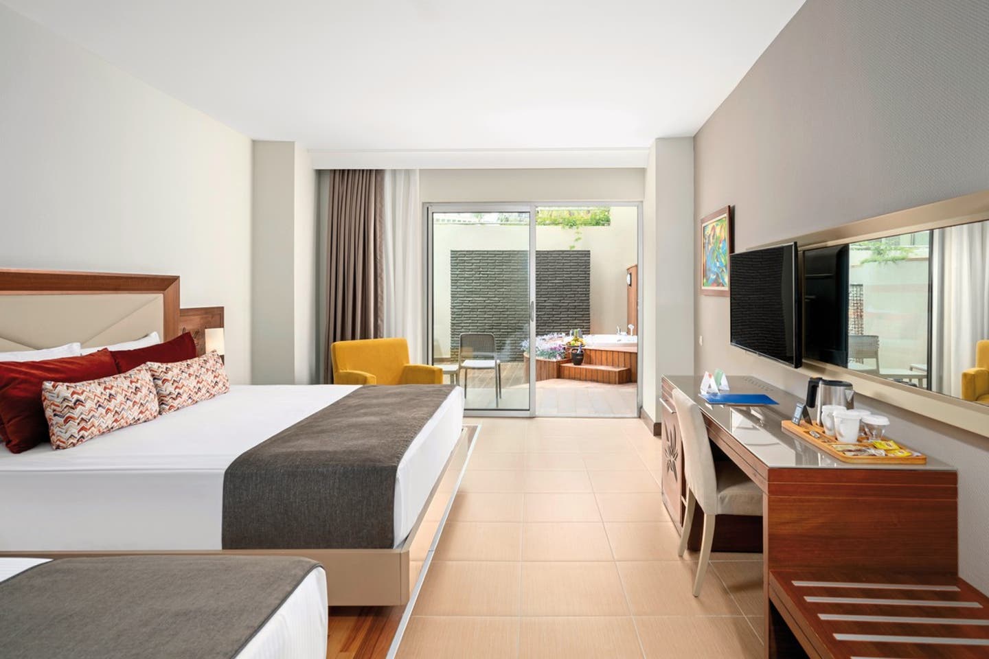 Wohnbeispiel Doppelzimmer Jacuzzi Terrasse