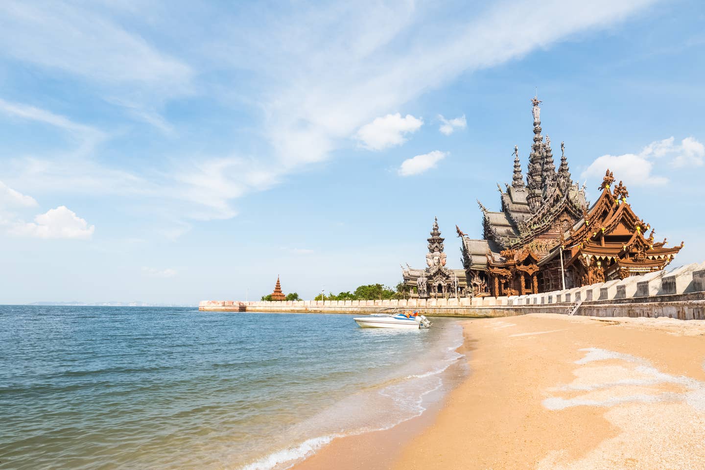 Sanctuary of Truth am Strand von Pattaya