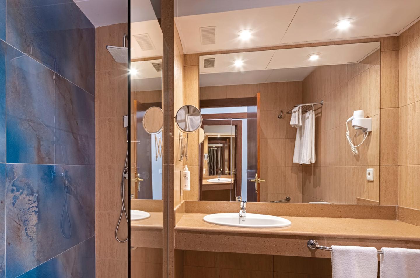 Badbeispiel Doppelzimmer Poolblick