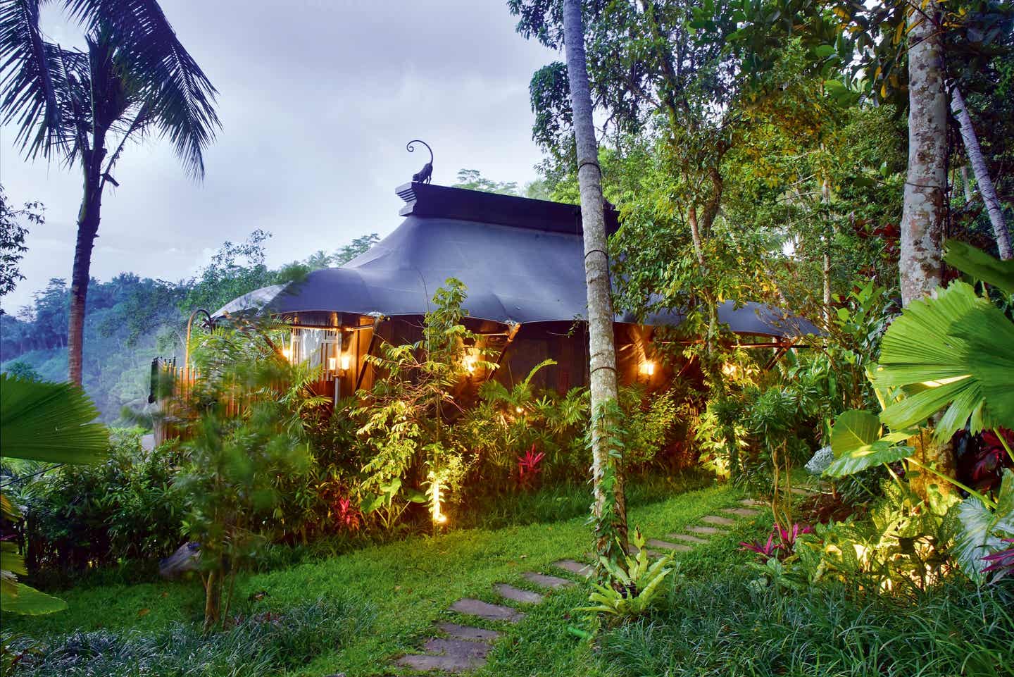 Exklusive Glamping-Unterkunft von Capella Ubud im tropischen Dschungel von Bali