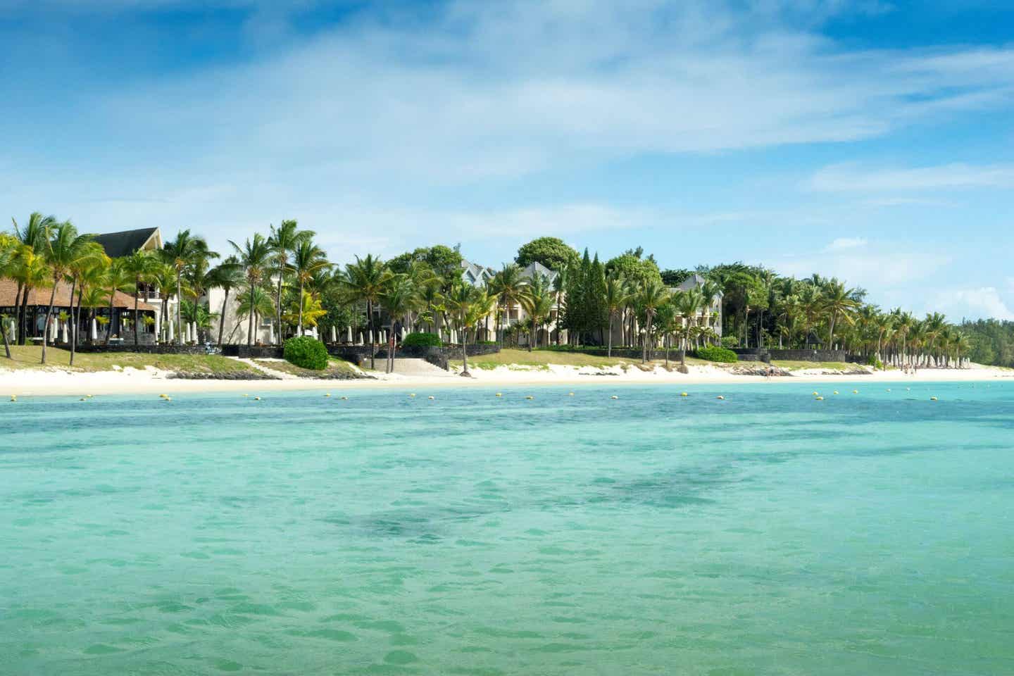 Der Strand Belle Mare auf Mauritius