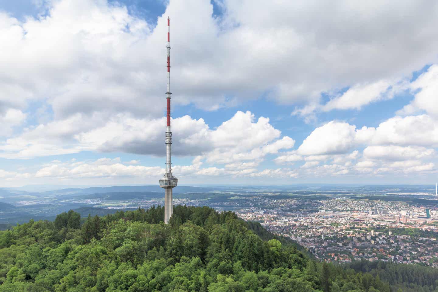 Zürich Sehenswürdigkeiten: Blick auf Fernsehturm von Zürich