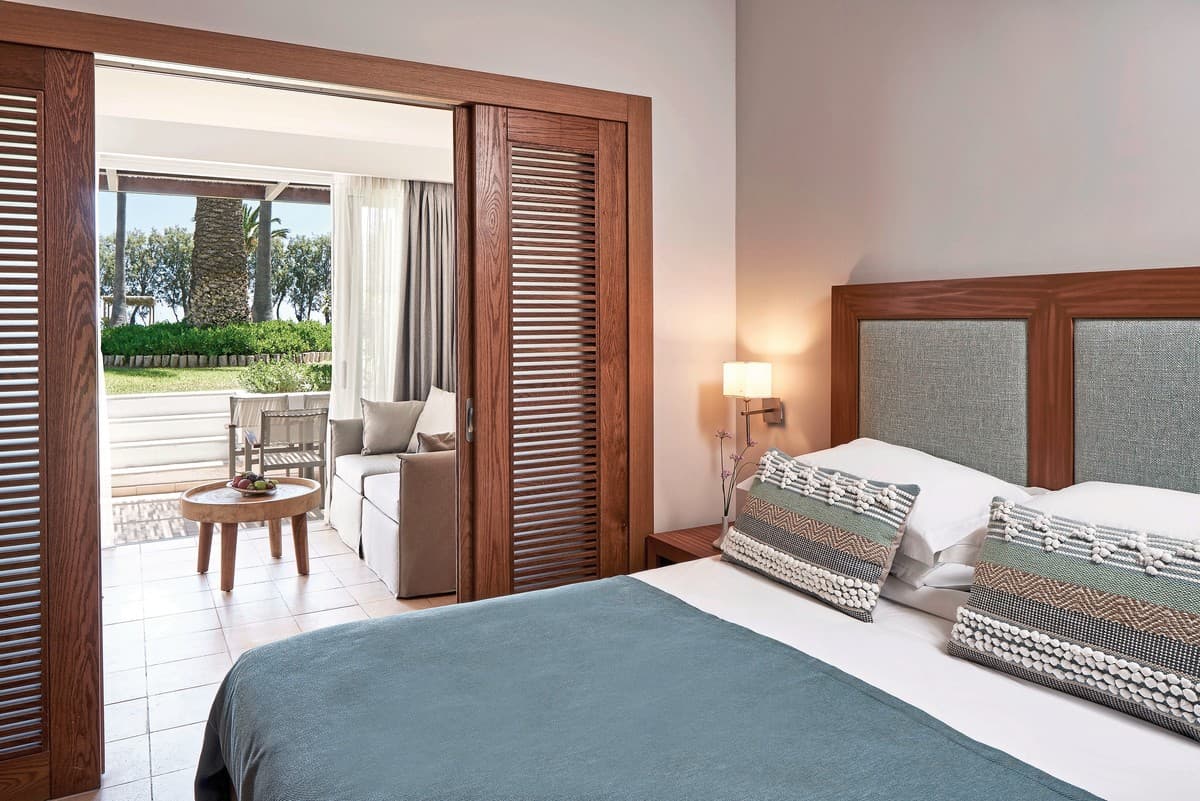 Wohnbeispiel Resort Double Room Garden View Sliding Door