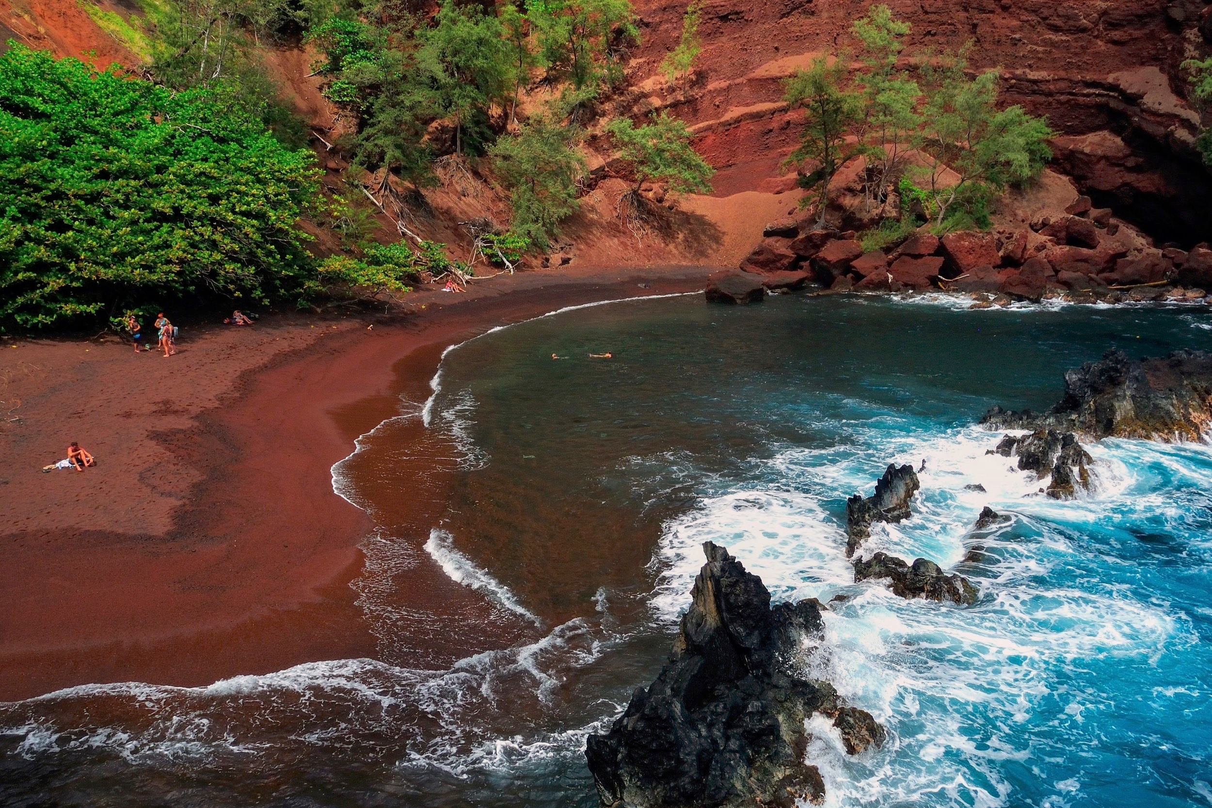 Reisekalender September. Der Red Beach von Maui, Hawaii.