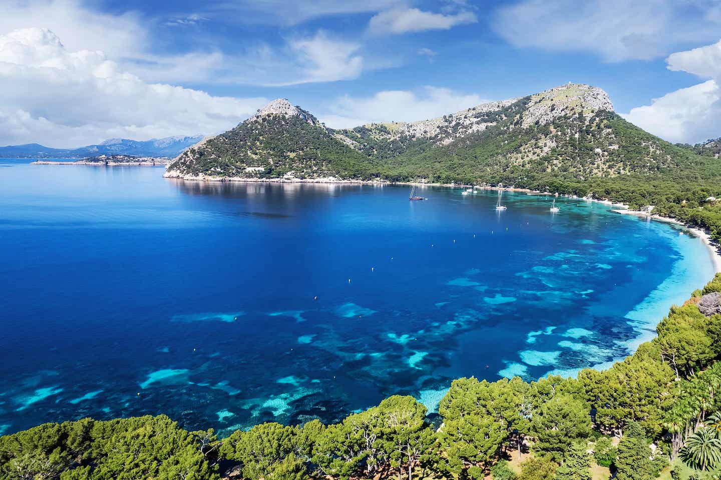Luftaufnahme vom Strand cala pi de la Posada
