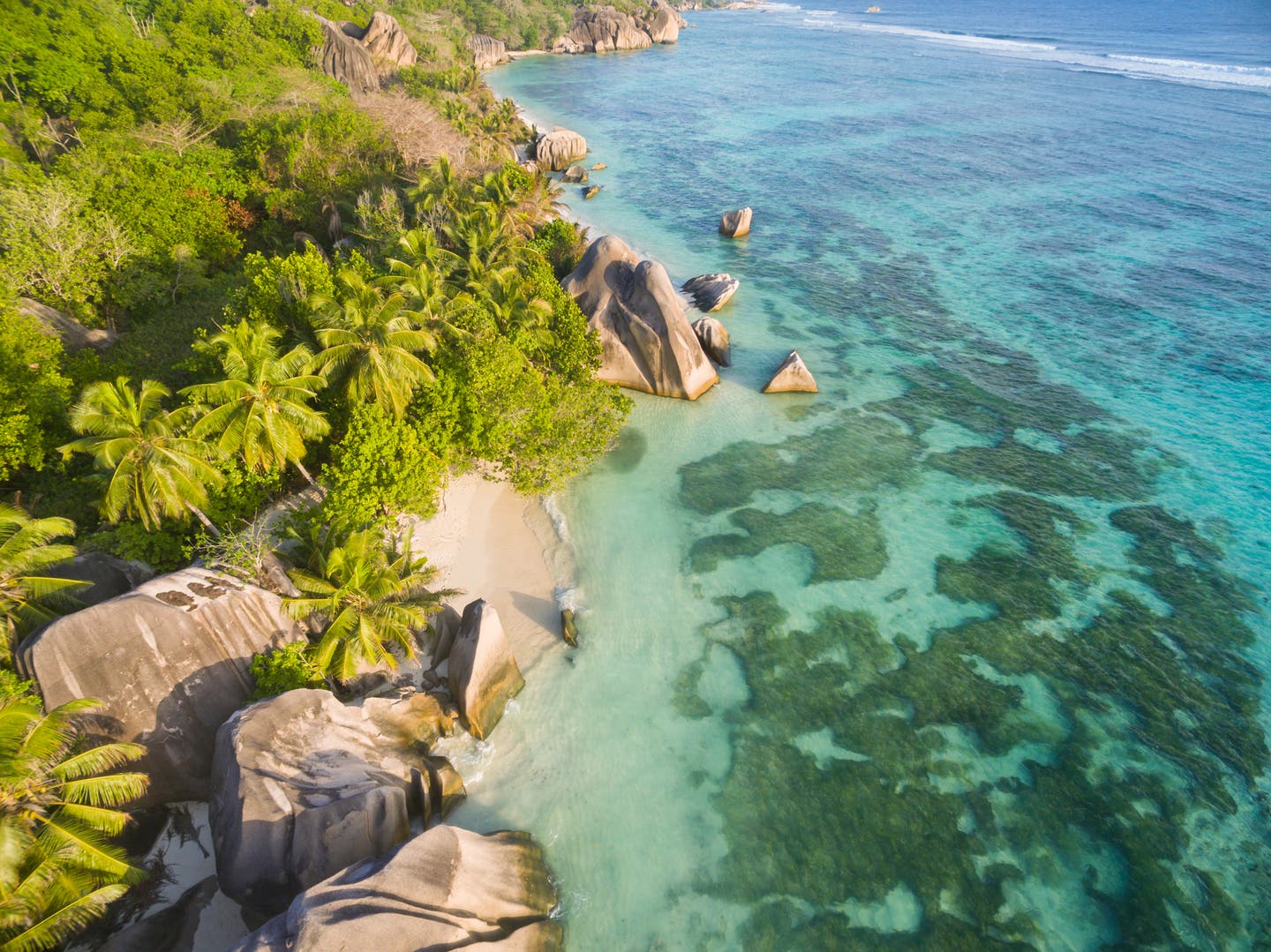 Reisekalender Juli: Seychellen bei Sonne