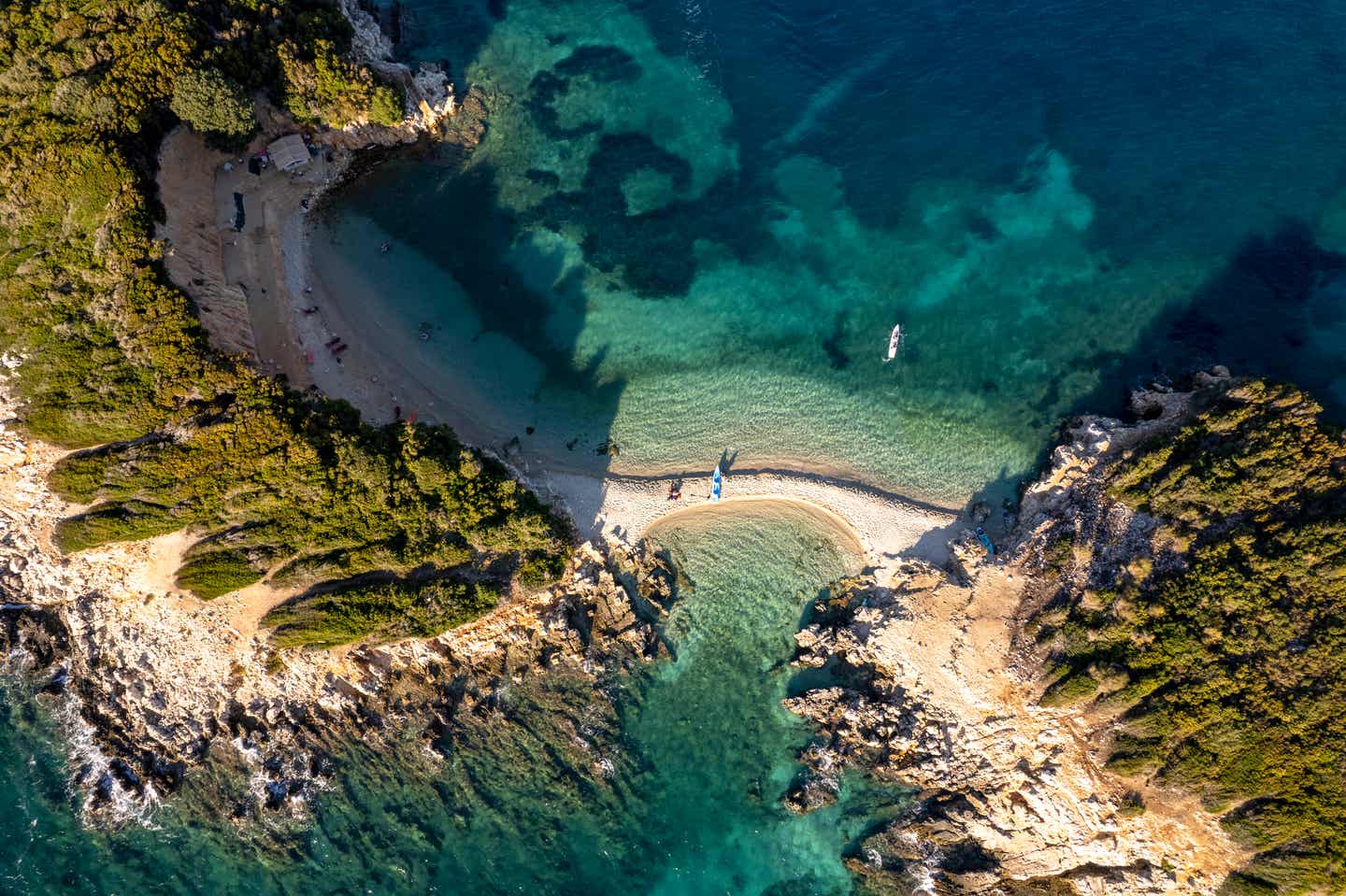 Von oben: Ksamil-Strand in Albanien